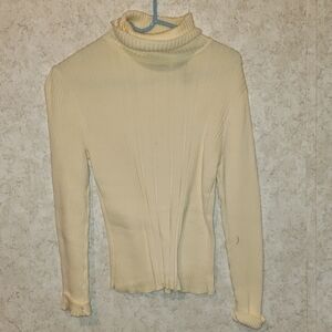 Liz Claiborne Cream Turtleneck Sweater